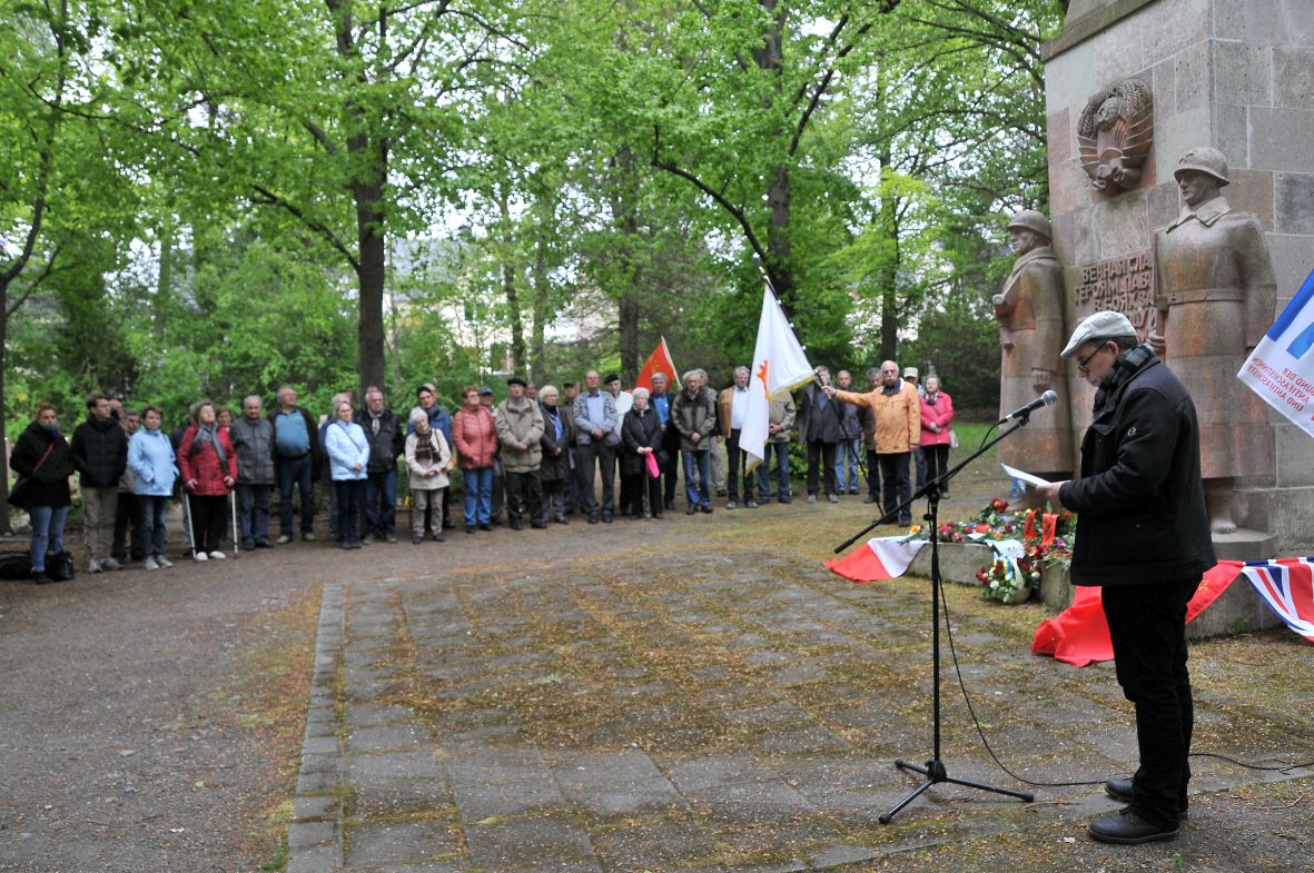 8. Mai 2025 - Tag der Befreiung in Chemnitz auf dem Friedhof Richterweg